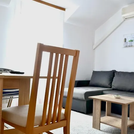 Apartment Riverside #1. View Over Fortress Kastel *